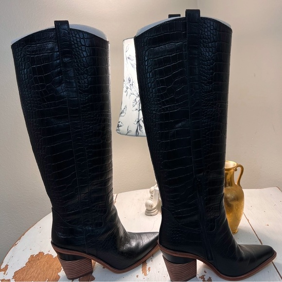 Gianni Bini Boots - Picture 4 of 16